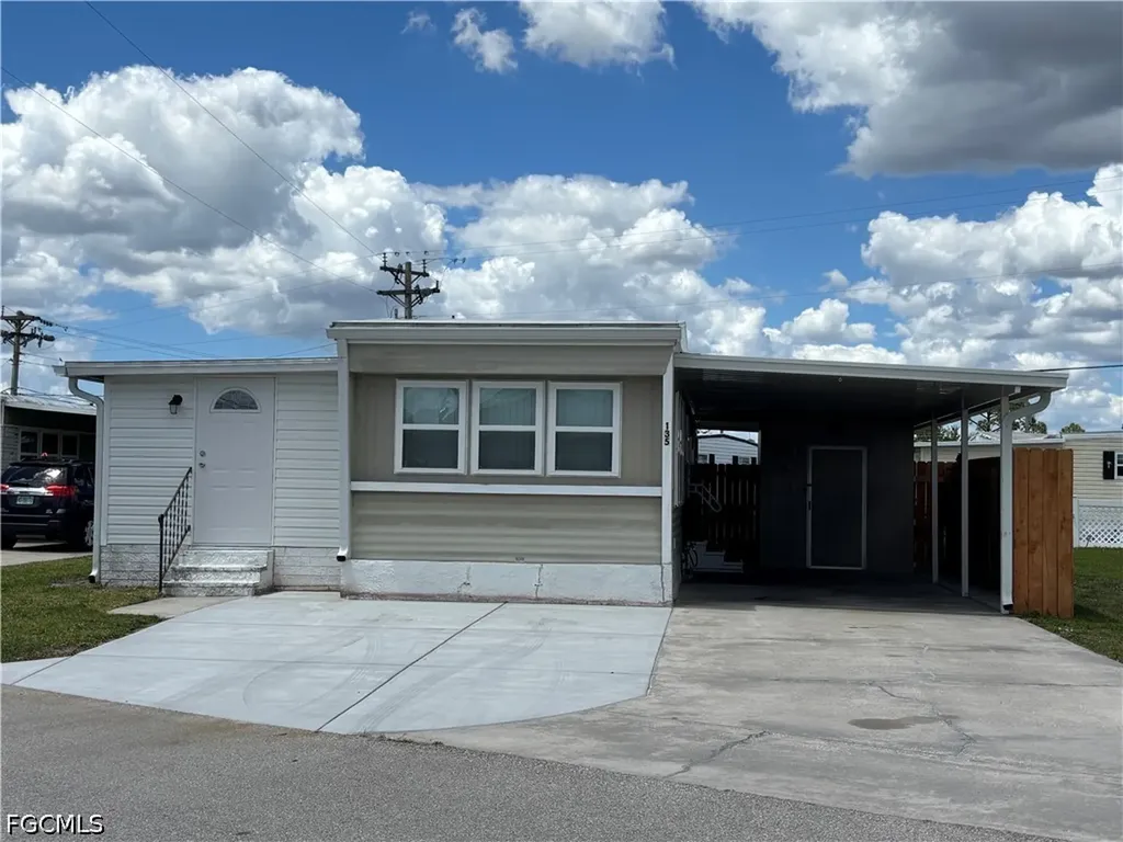 135 Chisholm Trail North Fort Myers FL 33917