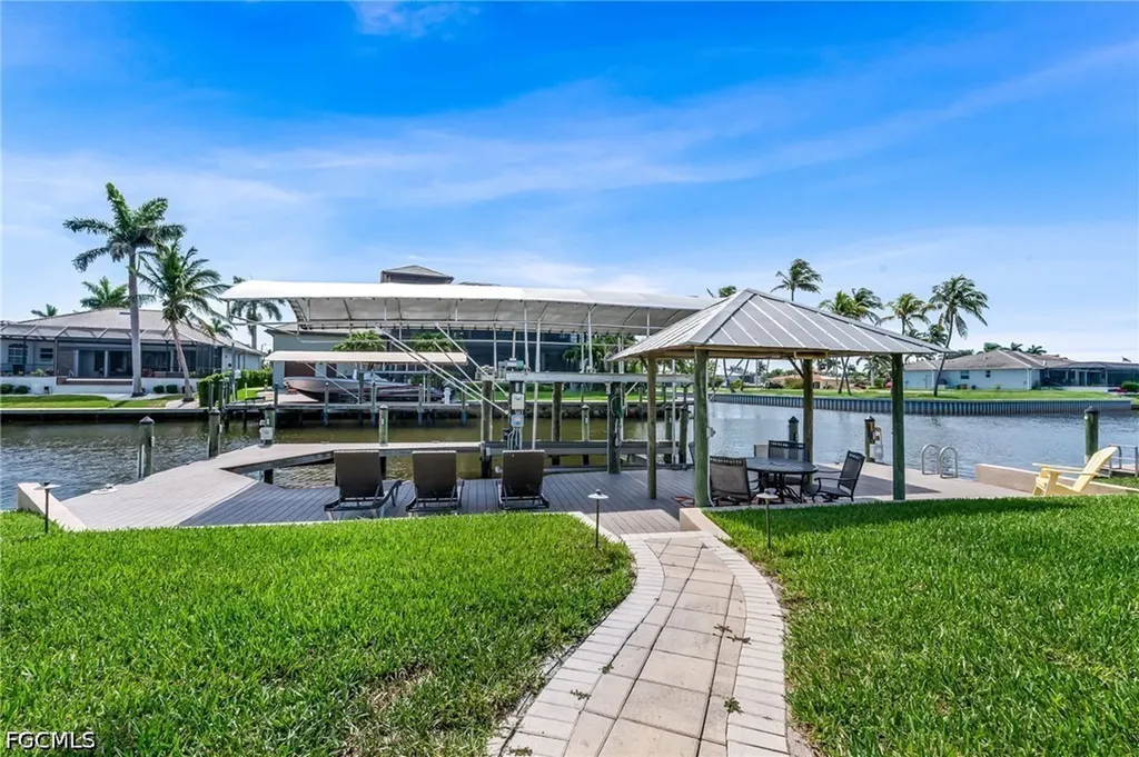5630 Riverside Drive Cape Coral FL 33904