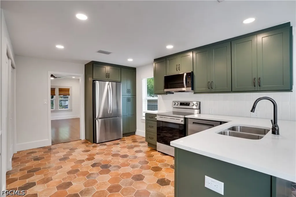 4058 39th Avenue N St. Petersburg FL 33714