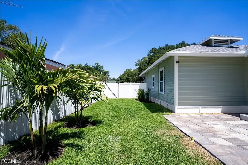 4058 39th Avenue N St. Petersburg FL 33714