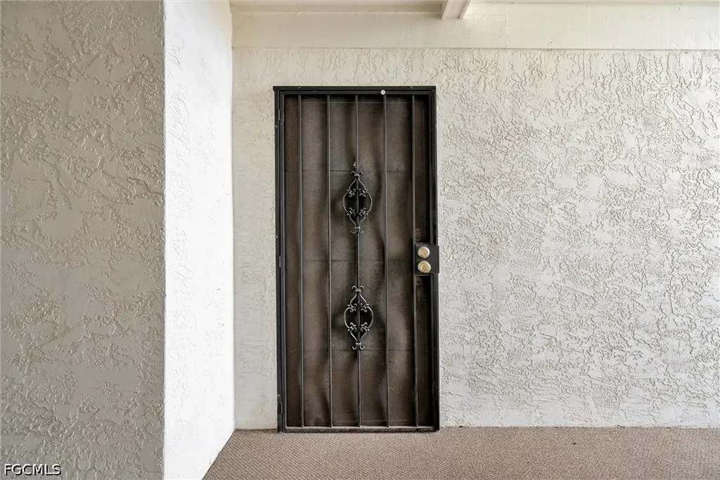 8110 S Woods Circle Fort Myers FL 33919