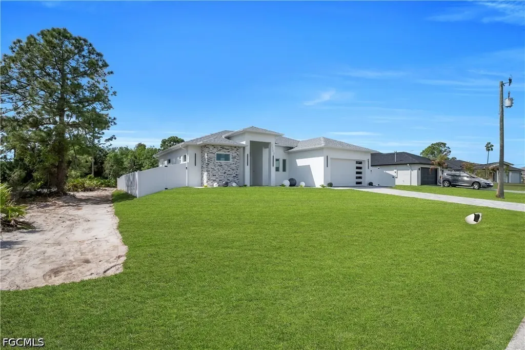 2703 34th Street SW Lehigh Acres FL 33976