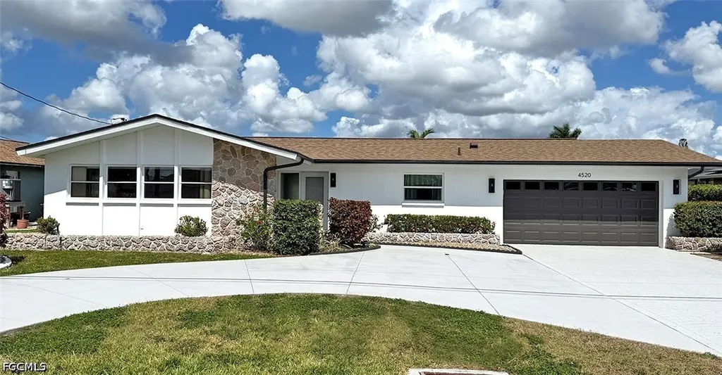 4520 SE 1st Place Cape Coral FL 33904