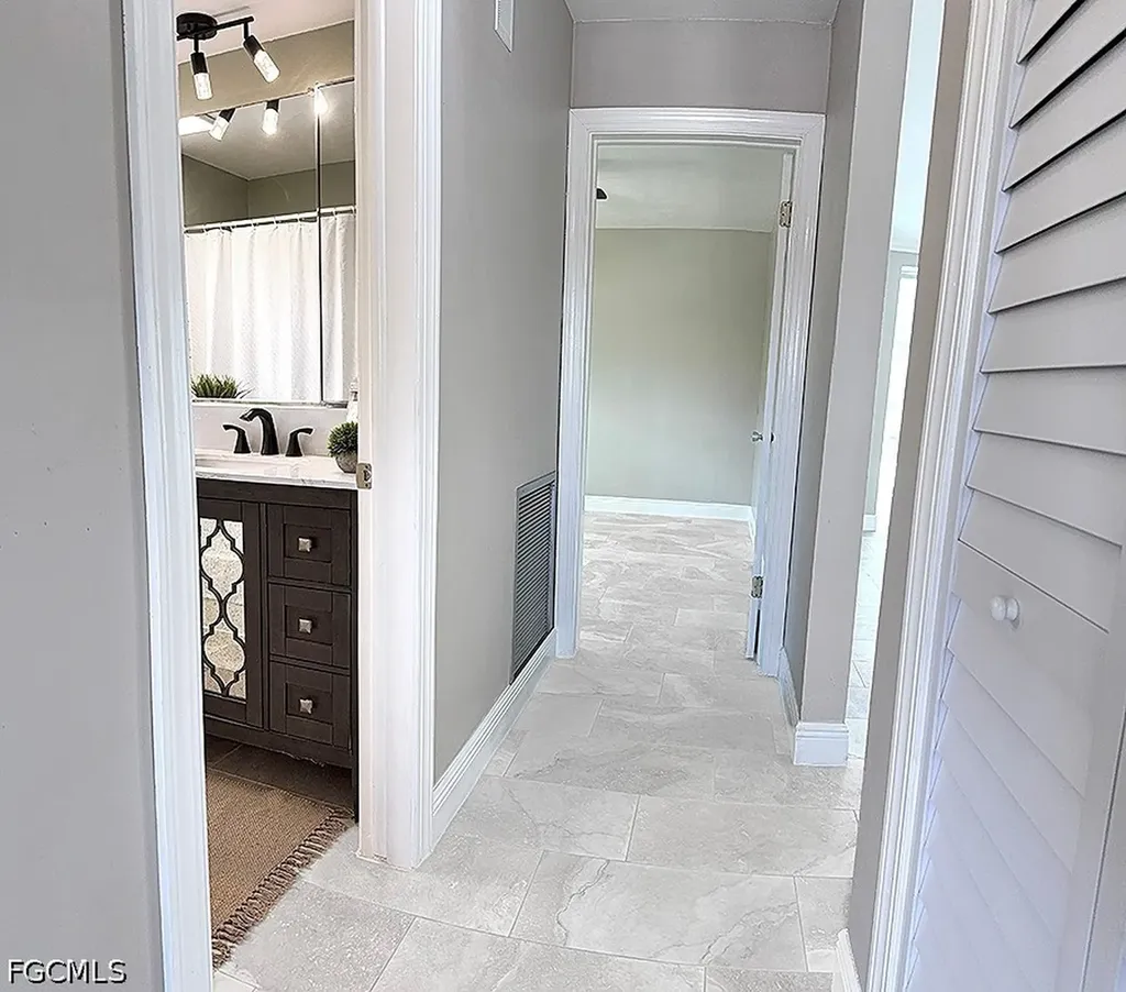 4520 SE 1st Place Cape Coral FL 33904