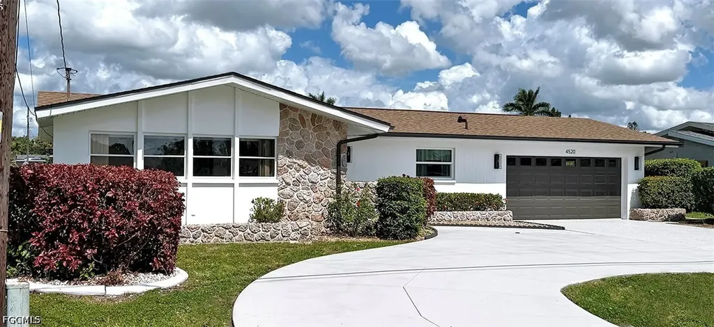 4520 SE 1st Place Cape Coral FL 33904