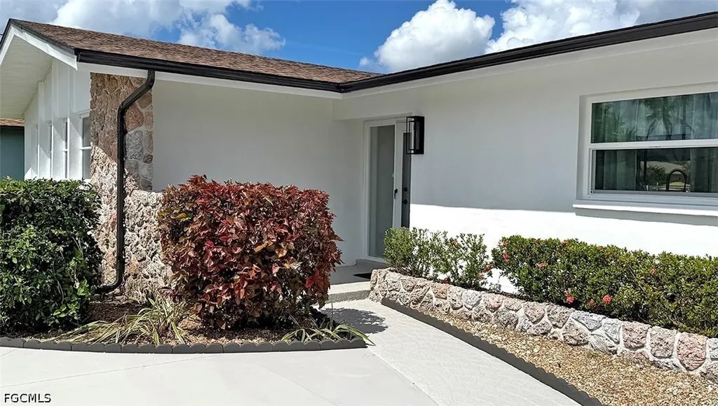 4520 SE 1st Place Cape Coral FL 33904