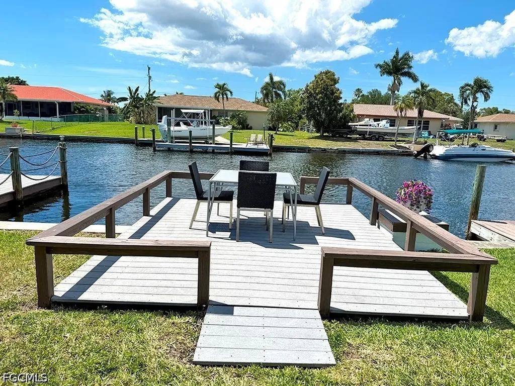 4520 SE 1st Place Cape Coral FL 33904