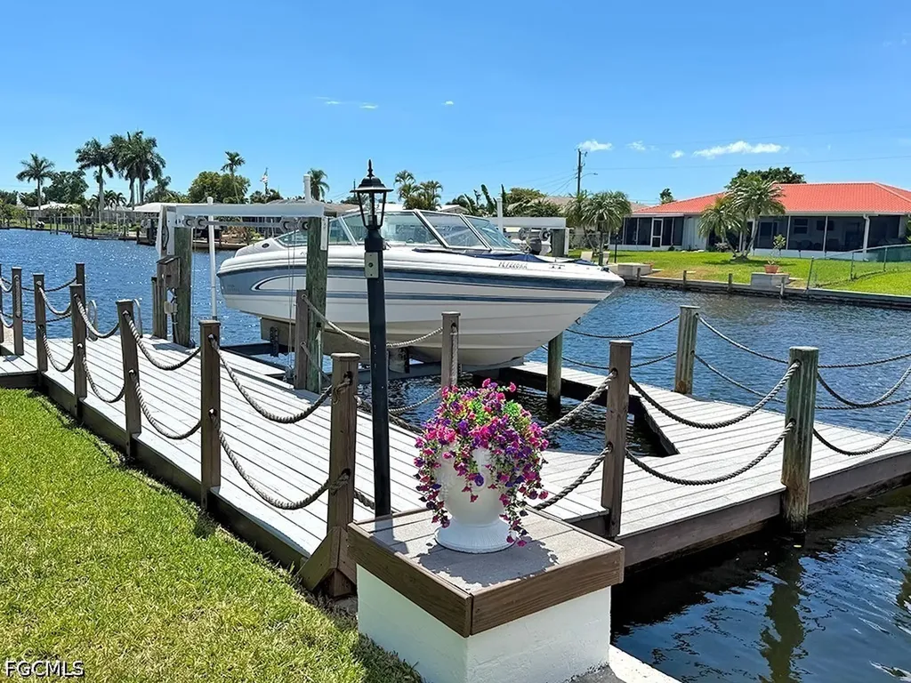 4520 SE 1st Place Cape Coral FL 33904