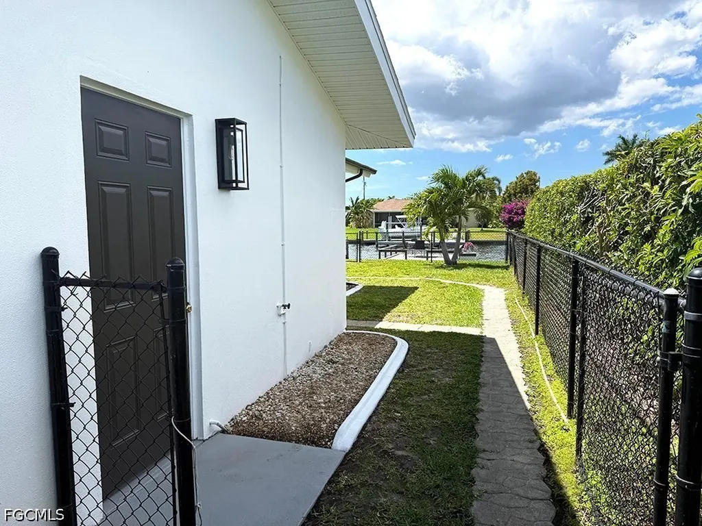 4520 SE 1st Place Cape Coral FL 33904