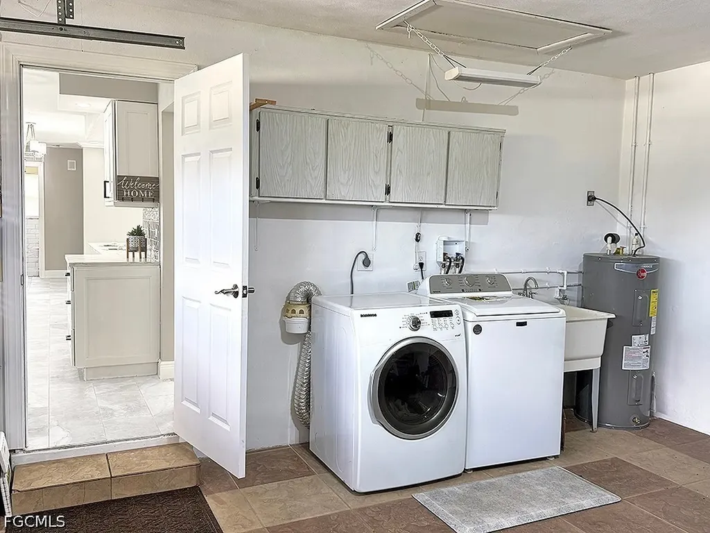 4520 SE 1st Place Cape Coral FL 33904