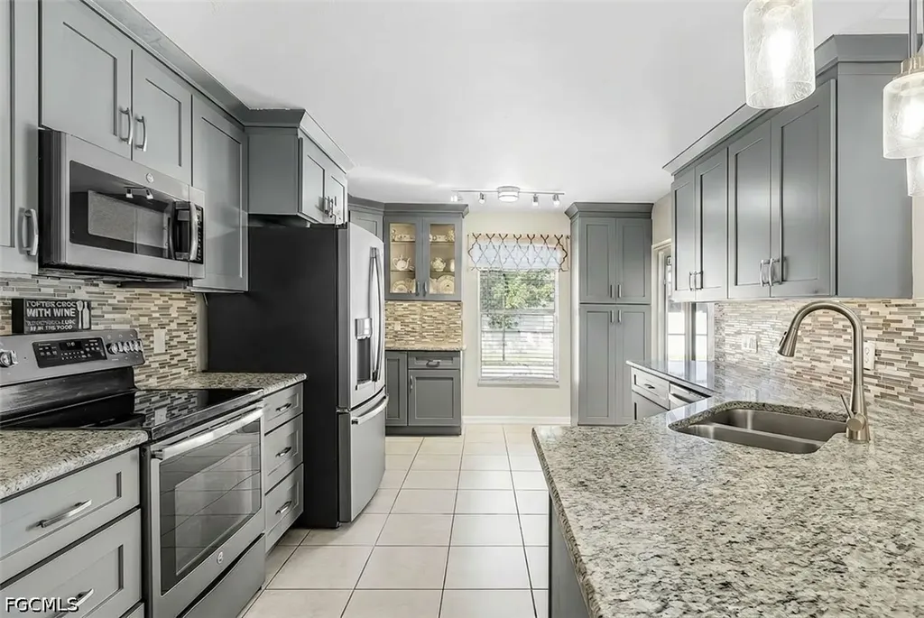 4302 SW 18th Place Cape Coral FL 33914