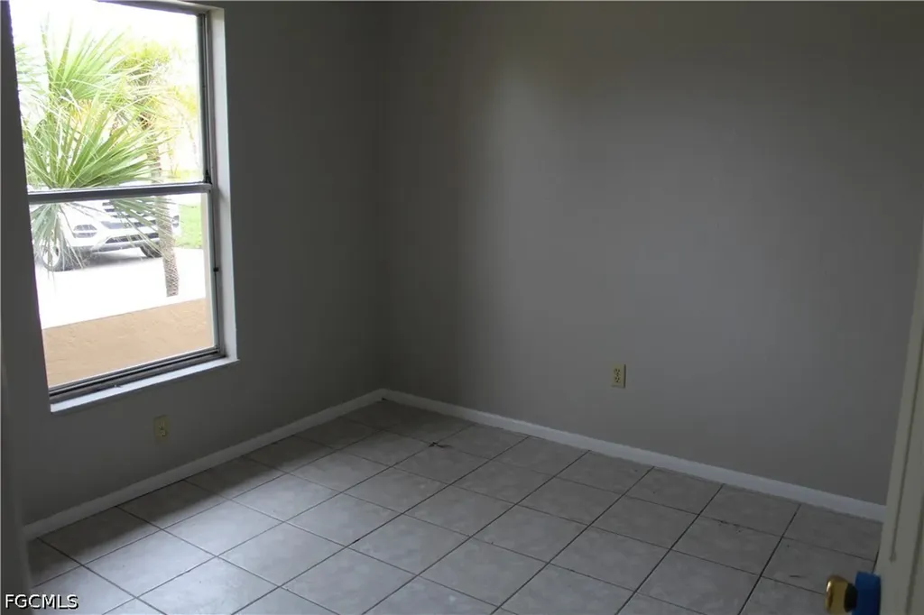 511 SE 5th Place Cape Coral FL 33990