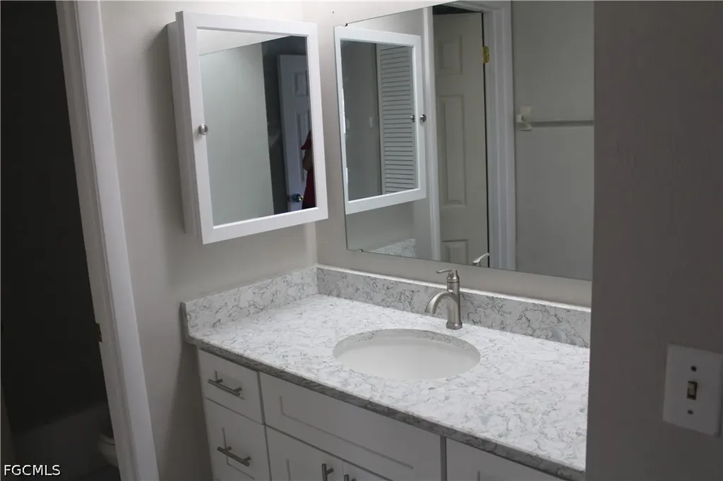 511 SE 5th Place Cape Coral FL 33990