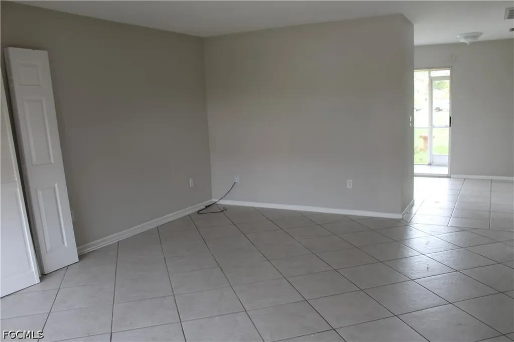 511 SE 5th Place Cape Coral FL 33990