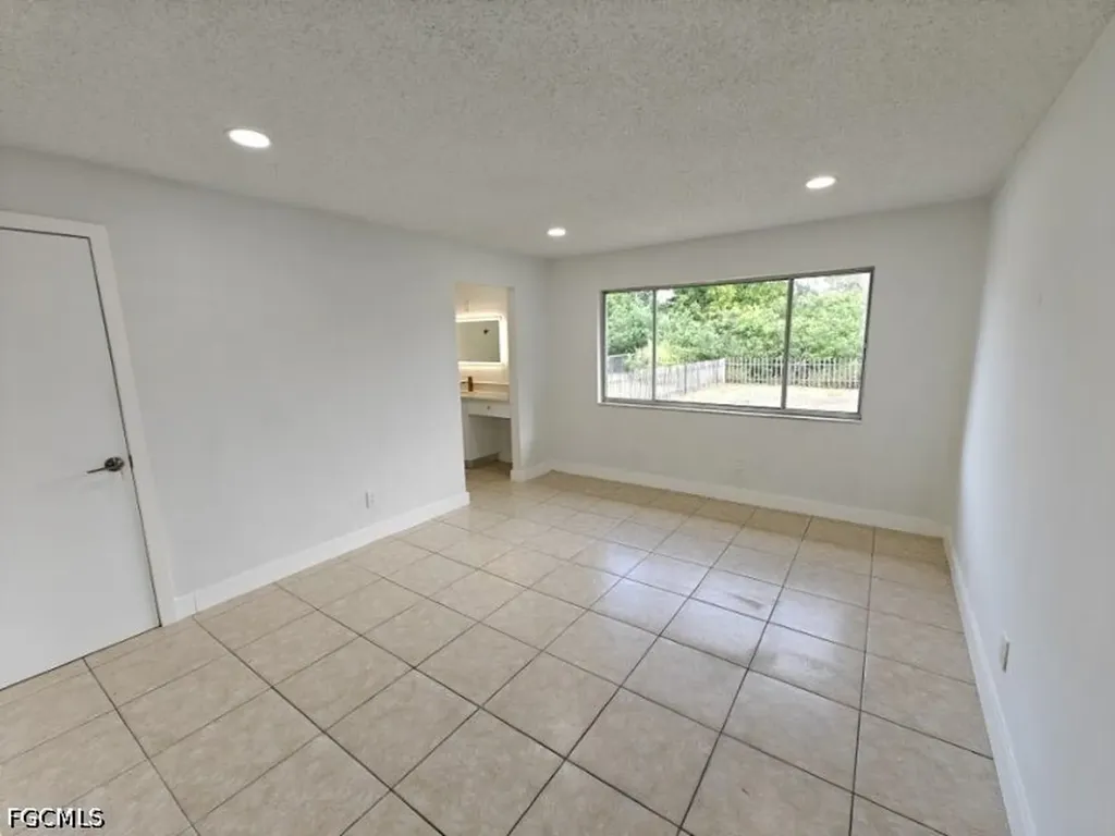 1717 NE 6th Terrace Cape Coral FL 33909