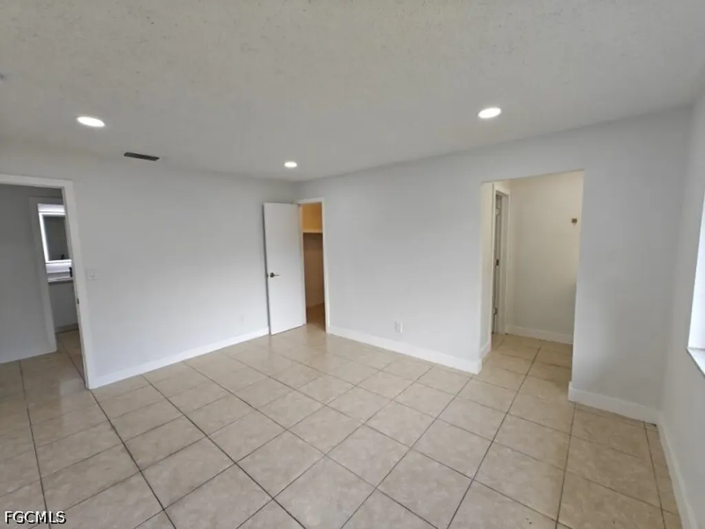 1717 NE 6th Terrace Cape Coral FL 33909