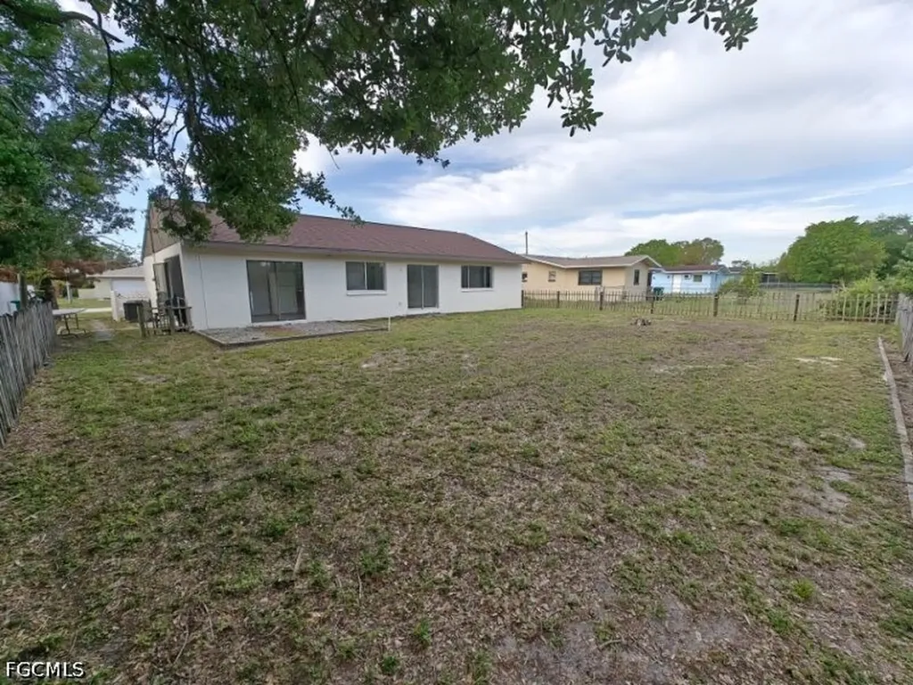 1717 NE 6th Terrace Cape Coral FL 33909