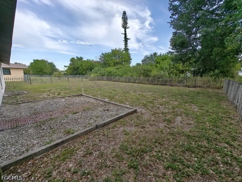 1717 NE 6th Terrace Cape Coral FL 33909