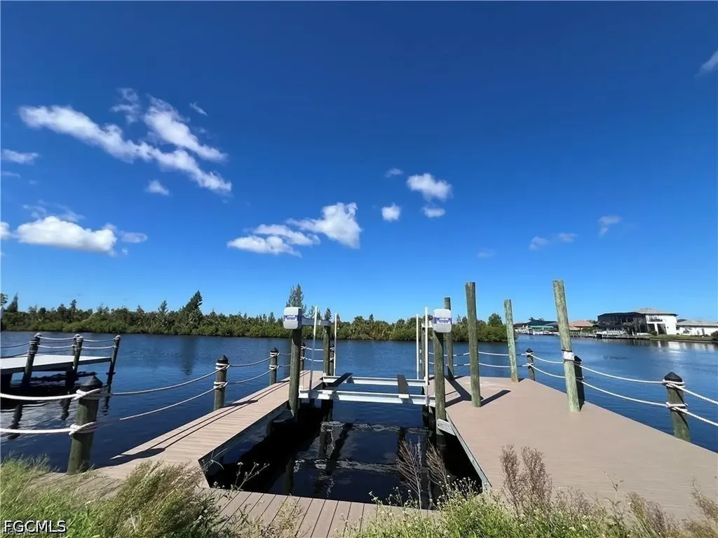 1524 NW 42nd Avenue Cape Coral FL 33993