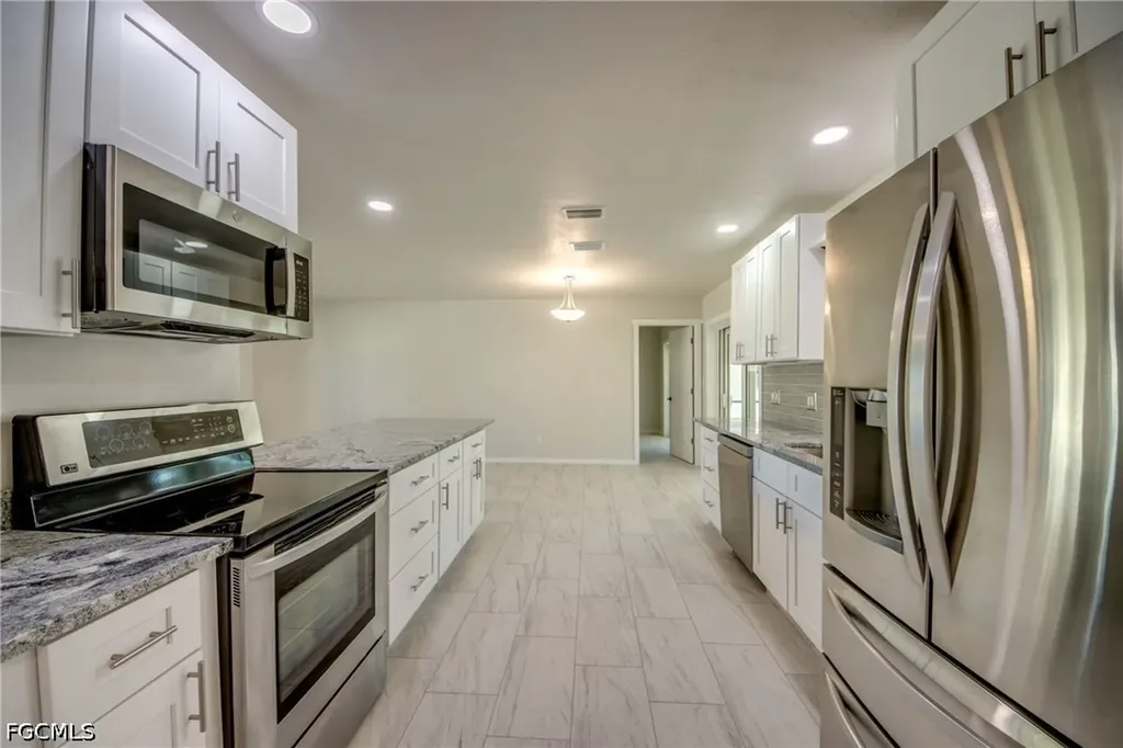 1216 SE 43rd Terrace Cape Coral FL 33904