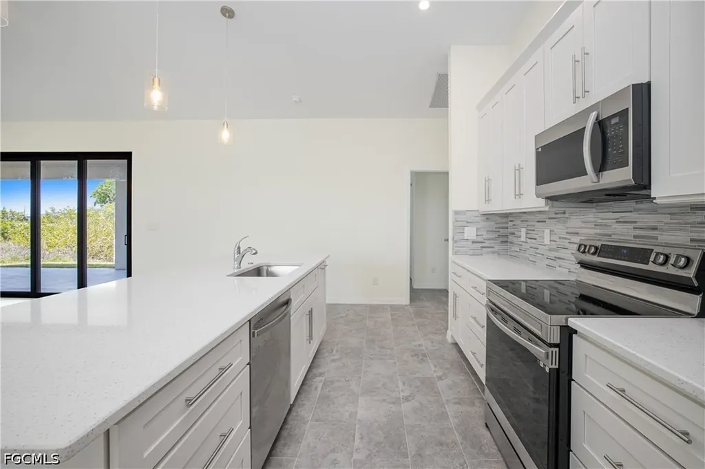 2102 NW 6th Place Cape Coral FL 33993