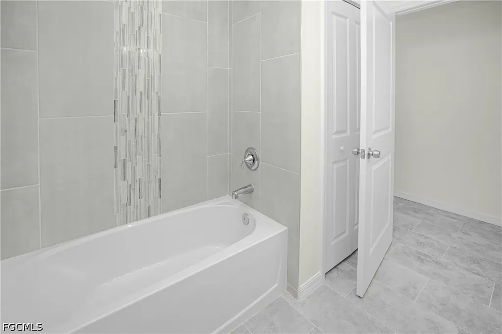 2102 NW 6th Place Cape Coral FL 33993
