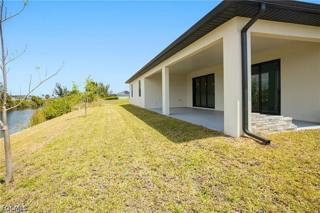 2102 NW 6th Place Cape Coral FL 33993