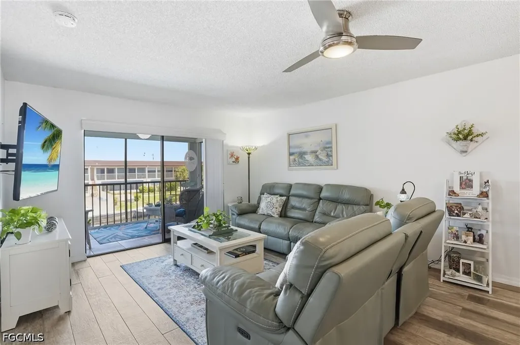 1205 SE 46th Lane Cape Coral FL 33904