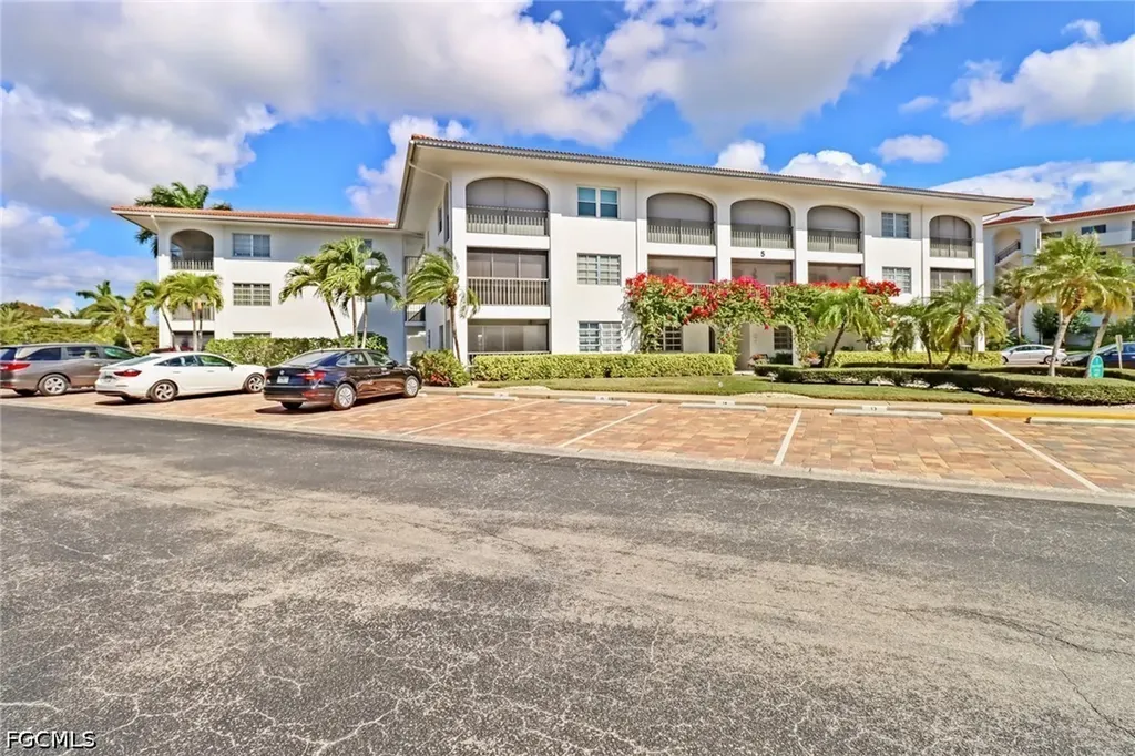 9 High Point Circle N Naples FL 34103