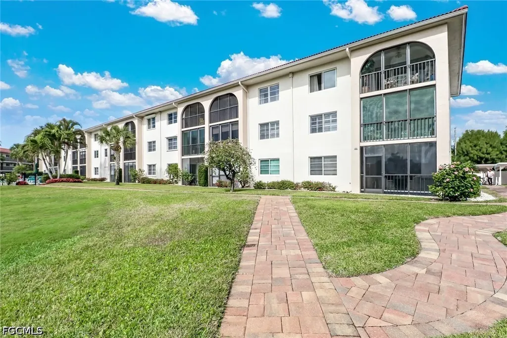 9 High Point Circle N Naples FL 34103