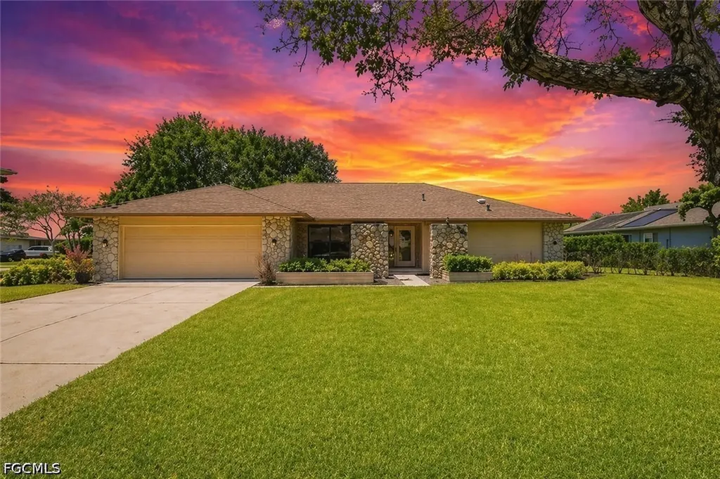 1941 Princess Court Naples FL 34110