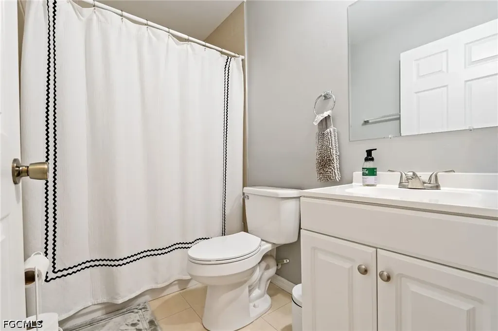 1023 / 1025 Andalusia Boulevard Cape Coral FL 33909