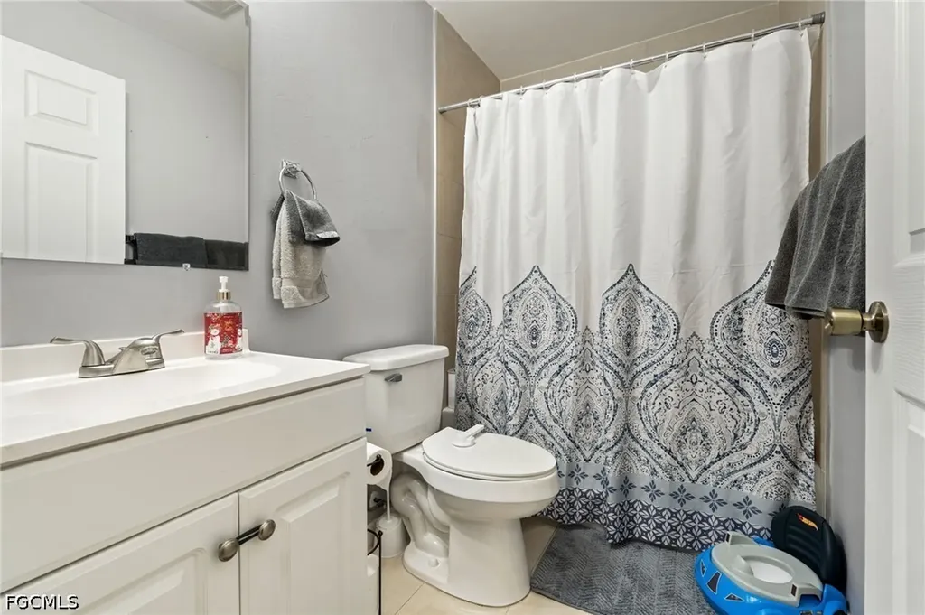 1023 / 1025 Andalusia Boulevard Cape Coral FL 33909