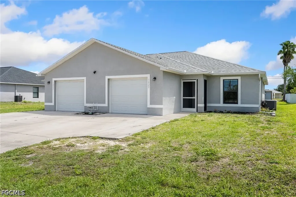 1023 / 1025 Andalusia Boulevard Cape Coral FL 33909