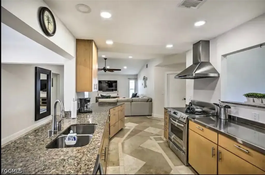 2806 SW 38th Terrace Cape Coral FL 33914