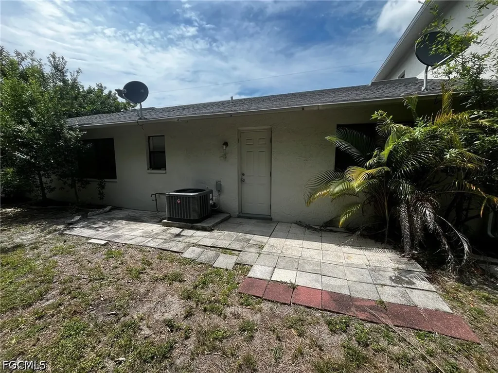 919 SE 8th Terrace Cape Coral FL 33990