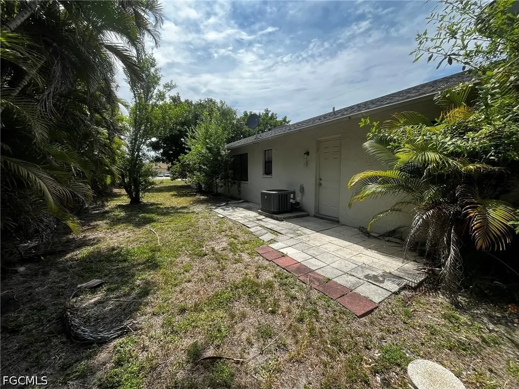 919 SE 8th Terrace Cape Coral FL 33990