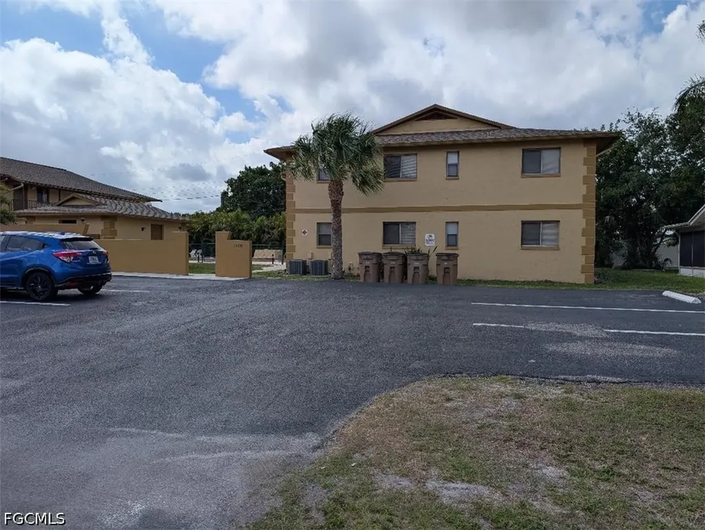 1318 SE 40th Terrace Cape Coral FL 33904