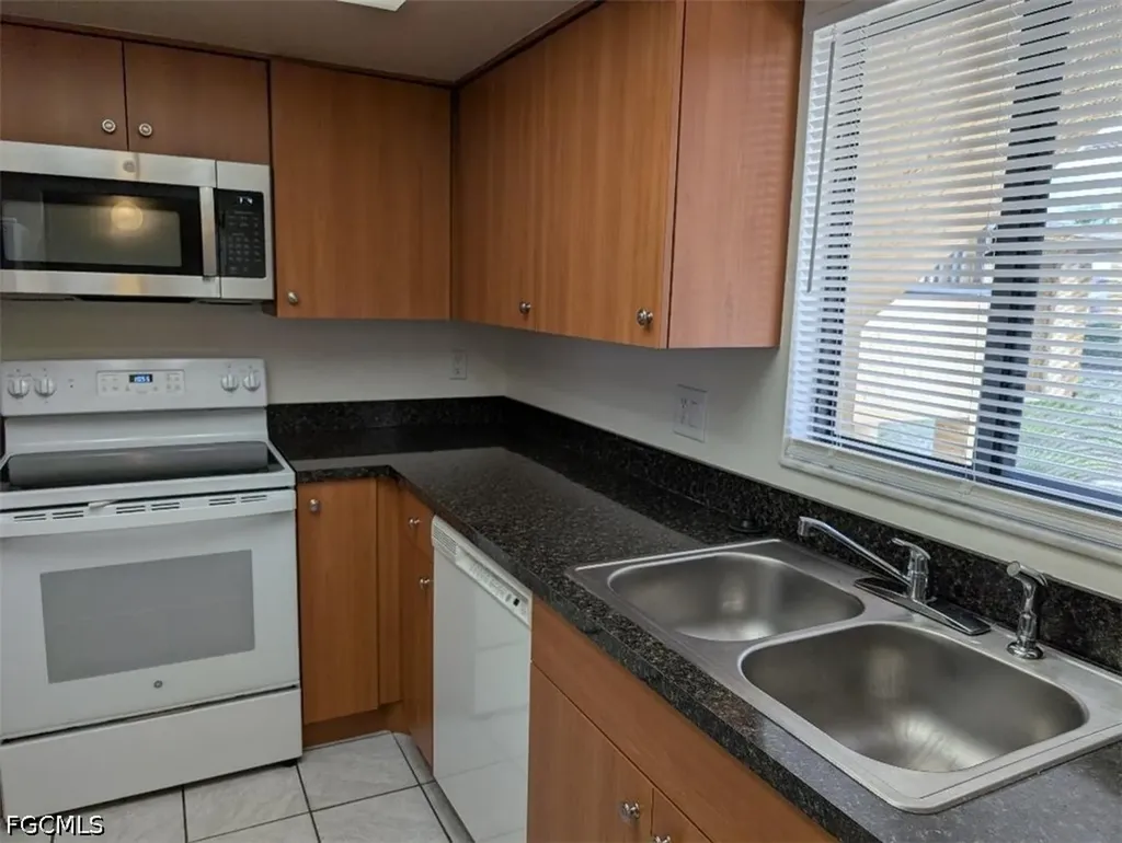 1318 SE 40th Terrace Cape Coral FL 33904