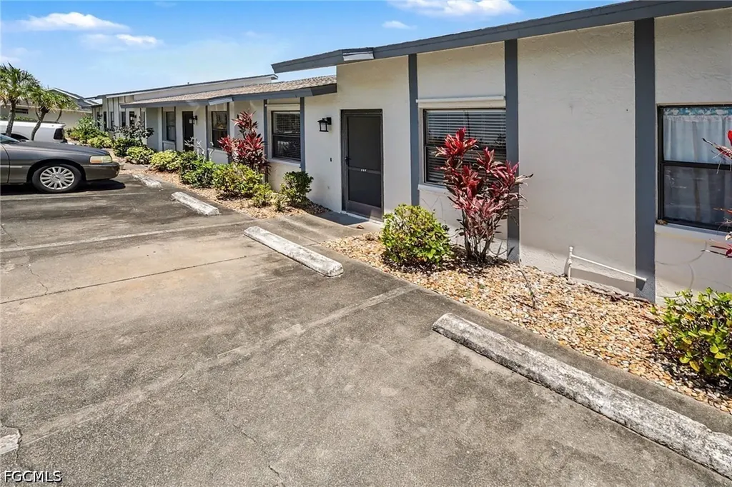 3739 SW 9th Avenue Cape Coral FL 33914