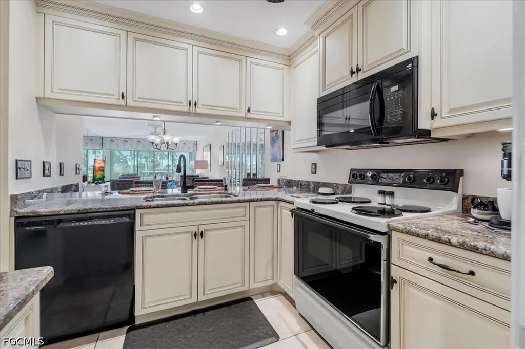 1926 SE 43rd Street Cape Coral FL 33904