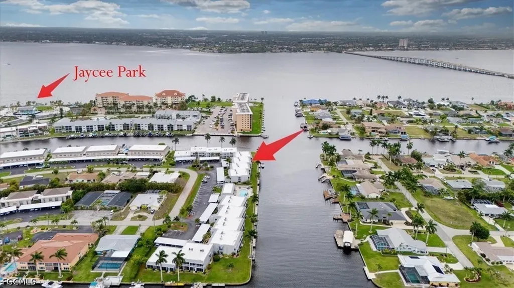 1926 SE 43rd Street Cape Coral FL 33904