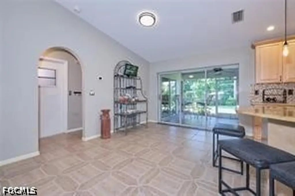 140 SE 8th Street Cape Coral FL 33990