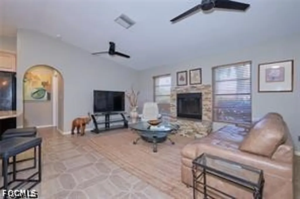 140 SE 8th Street Cape Coral FL 33990