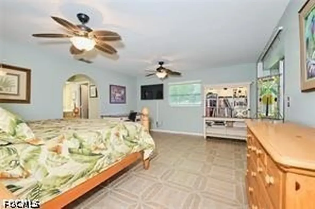 140 SE 8th Street Cape Coral FL 33990