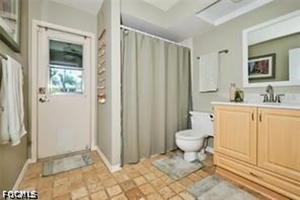 140 SE 8th Street Cape Coral FL 33990