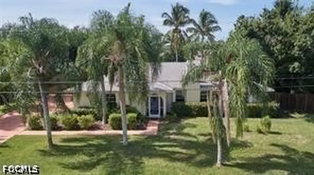 140 SE 8th Street Cape Coral FL 33990