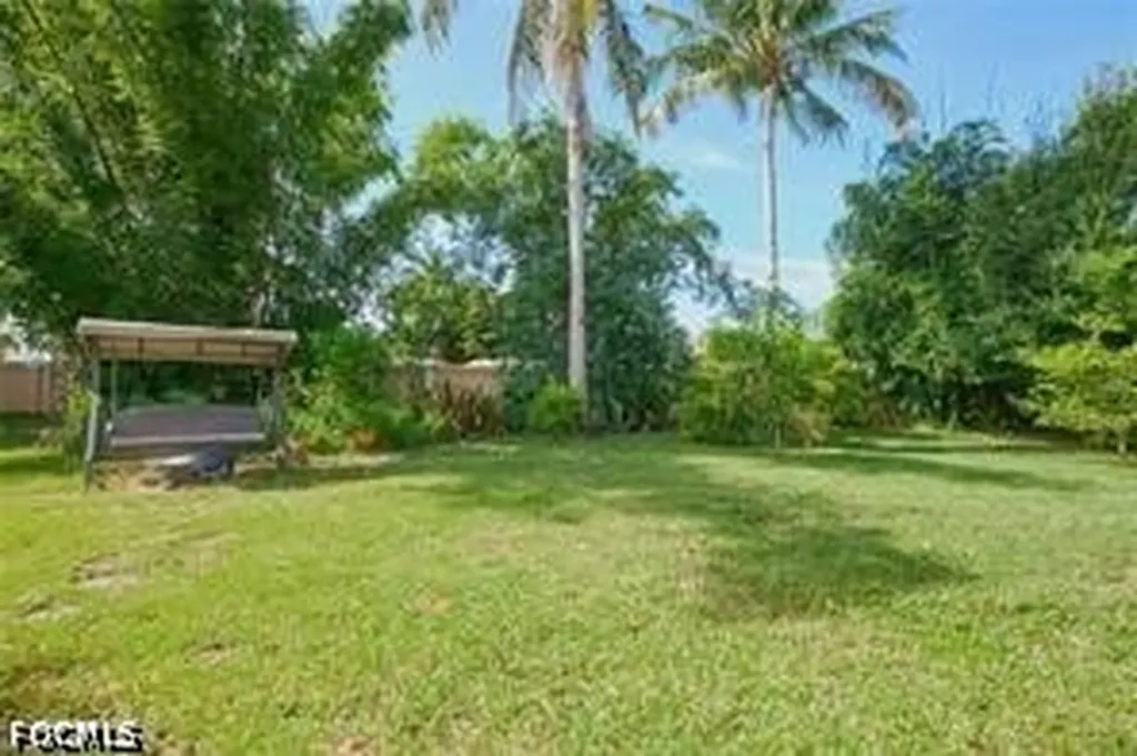 140 SE 8th Street Cape Coral FL 33990