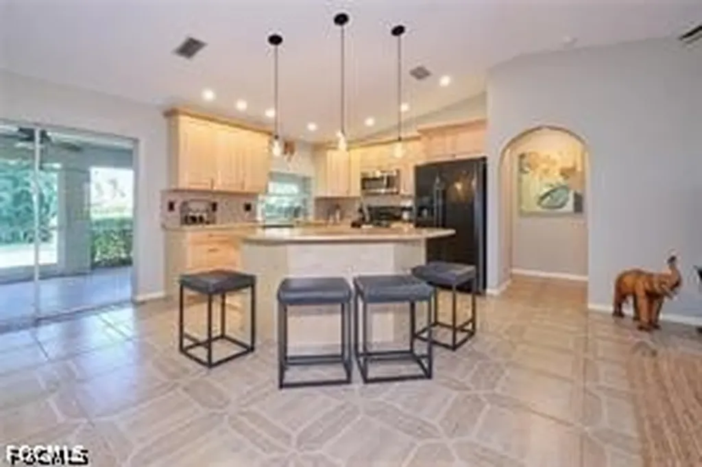 140 SE 8th Street Cape Coral FL 33990