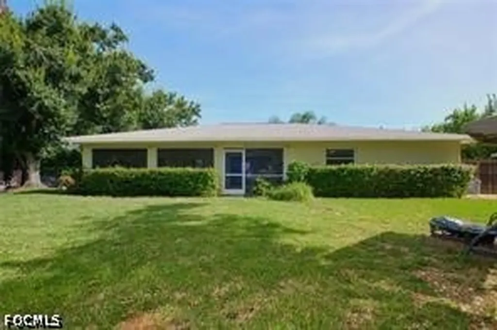 140 SE 8th Street Cape Coral FL 33990